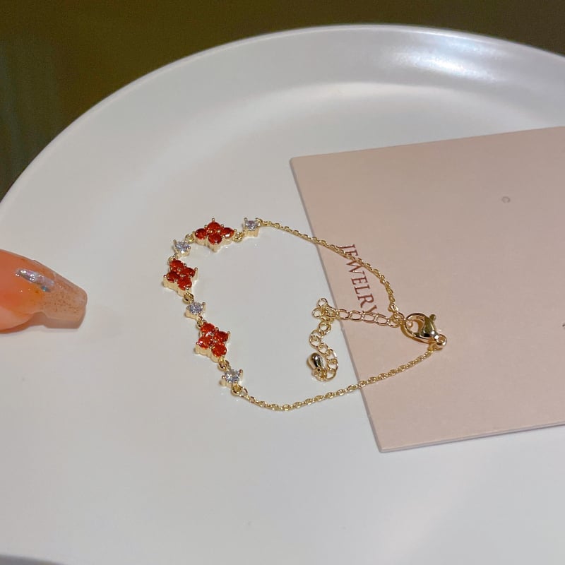 Virág alakú karkötő, arannyal bevont réz, valódi aranyozás, női könnyed luxus stílusú kézre szánt ékszer