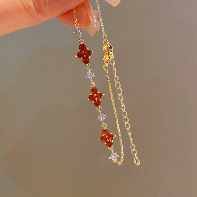 Virág alakú karkötő, arannyal bevont réz, valódi aranyozás, női könnyed luxus stílusú kézre szánt ékszer