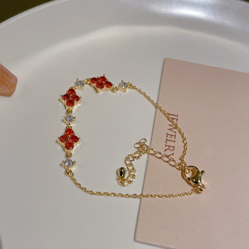 Virág alakú karkötő, arannyal bevont réz, valódi aranyozás, női könnyed luxus stílusú kézre szánt ékszer