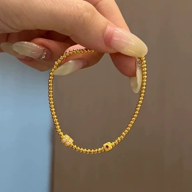 Ženski metalni narukvica s pozlaćenjem, udarni uzorak, kvadratni oblik