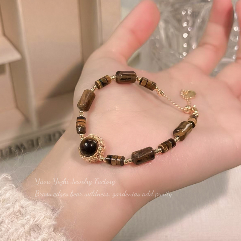 Brățară din piatra ochi de tigru — cupru placat cu aur, design geometric, stil feminin coreean, primăvara 2025