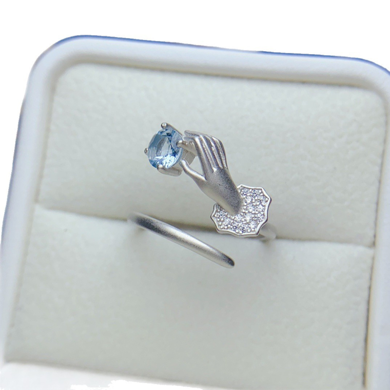 Természetes akvamarin gyűrű 925-ös ezüstbe foglalva, kézzel készített.