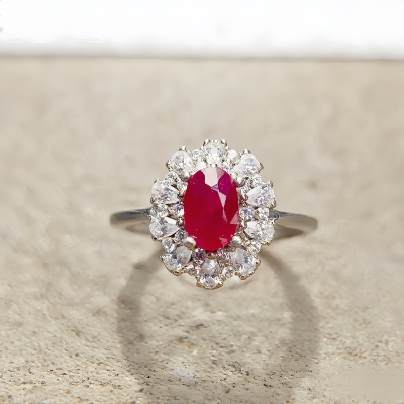 Inel din rubin natural în argint Sterling S925, cu piatra principală fixată, lucrat manual