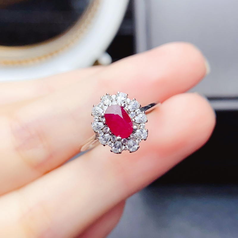 Inel din rubin natural în argint Sterling S925, cu piatra principală fixată, lucrat manual