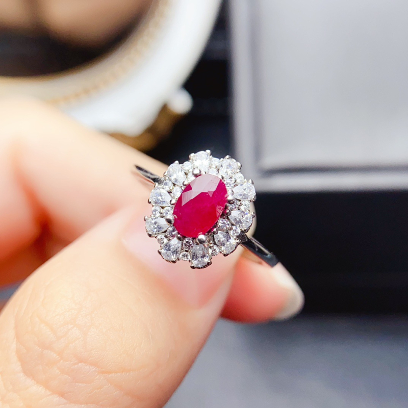 Inel din rubin natural în argint Sterling S925, cu piatra principală fixată, lucrat manual
