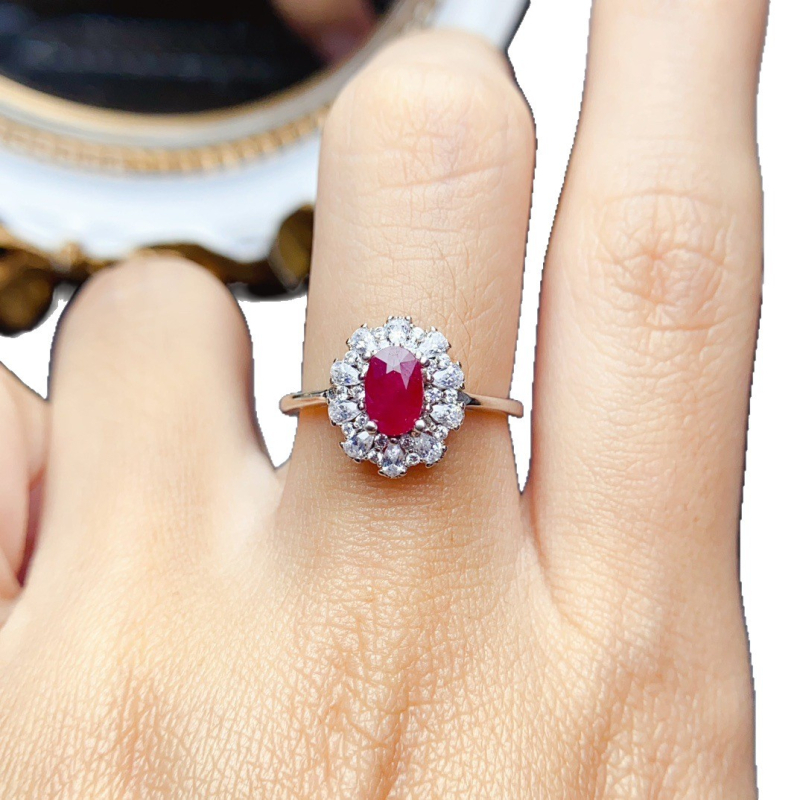 Inel din rubin natural în argint Sterling S925, cu piatra principală fixată, lucrat manual