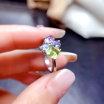 Δαχτυλίδι από ασήμι S925 με φυσικούς λίθους σε πολυλίθο σετ; κύριος λίθος εντοιχισμένος; χειροποίητο; γυναικείος μόδας OL στυλ; λίθοι: ολιβίνης, τοπάζ, ταζανίτης, αμέθυστος; δυνατή προσαρμογή