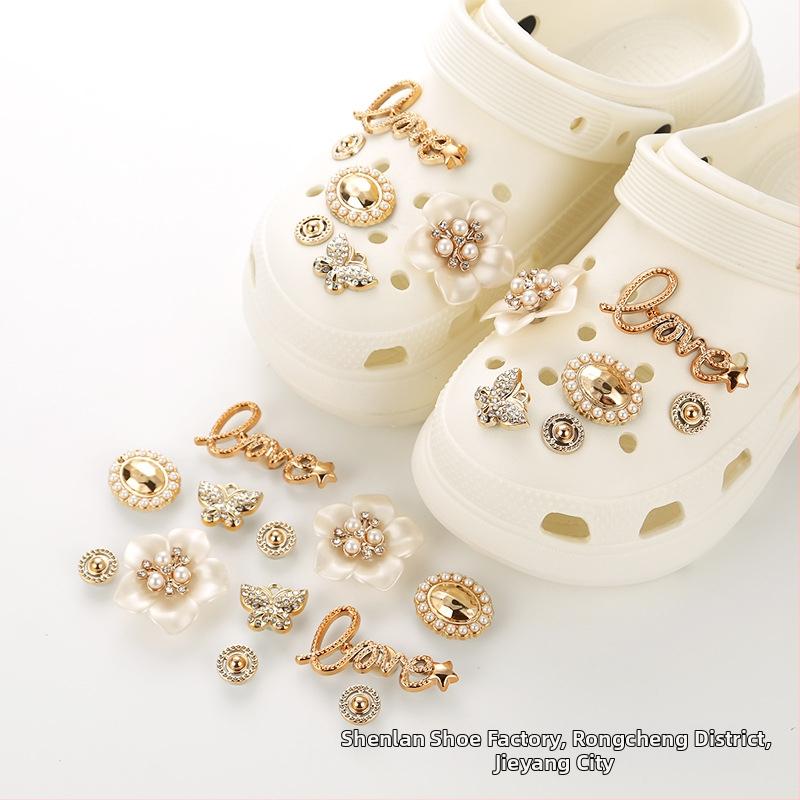 Noņemamu ziedu un tauriņu kurpju dekoru komplekts perforētām sandālēm | Modelis 004 | piemērots ikdienas kurpēm, auduma apaviem, čībām | Stils: mazs aromāts | Sezona: vasara, pavasaris, rudens, ziema