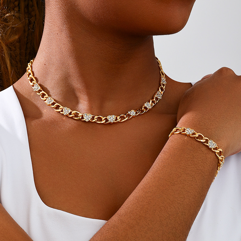 Set bijuterii: brățară și colier cu lanț gros în stil cubanez, din aliaj, electroplacare, inimă cu cristale, stil vintage, primăvara 2025