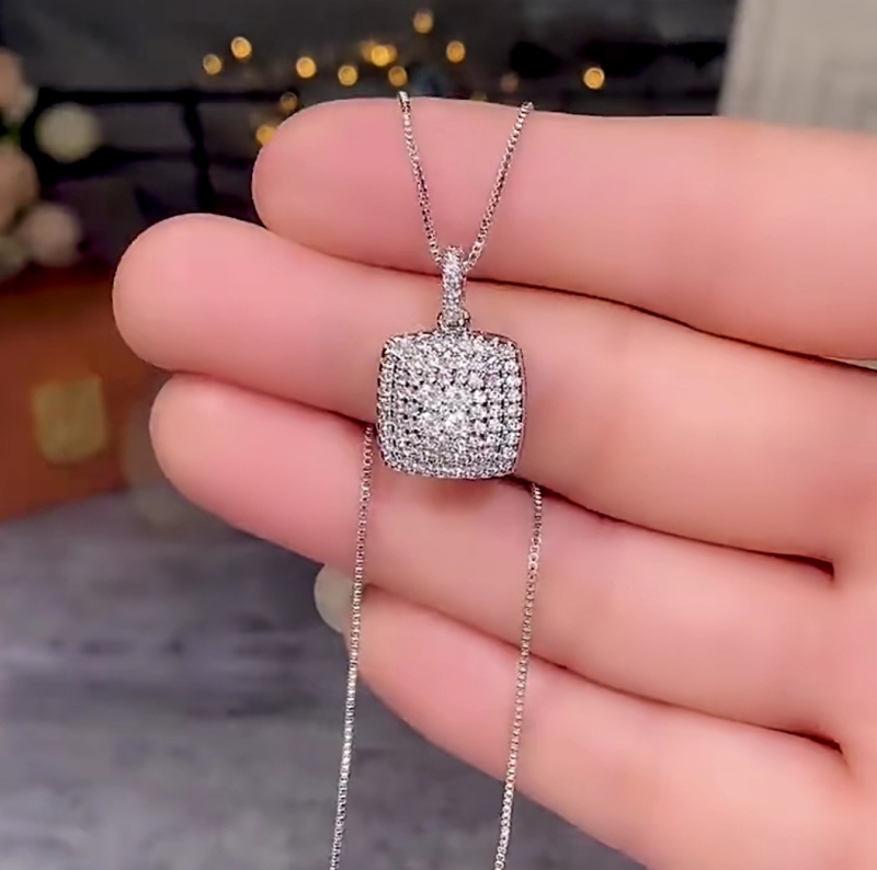 Niz svadbenih nakita: bakreni prsten i ogrlica s cirkonima, cvjetni dizajn