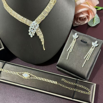 Set nakita za vjenčanje: rhinestones, zircon privjesak, elektroplatiranje, naušnice + ogrlica + narukvica
