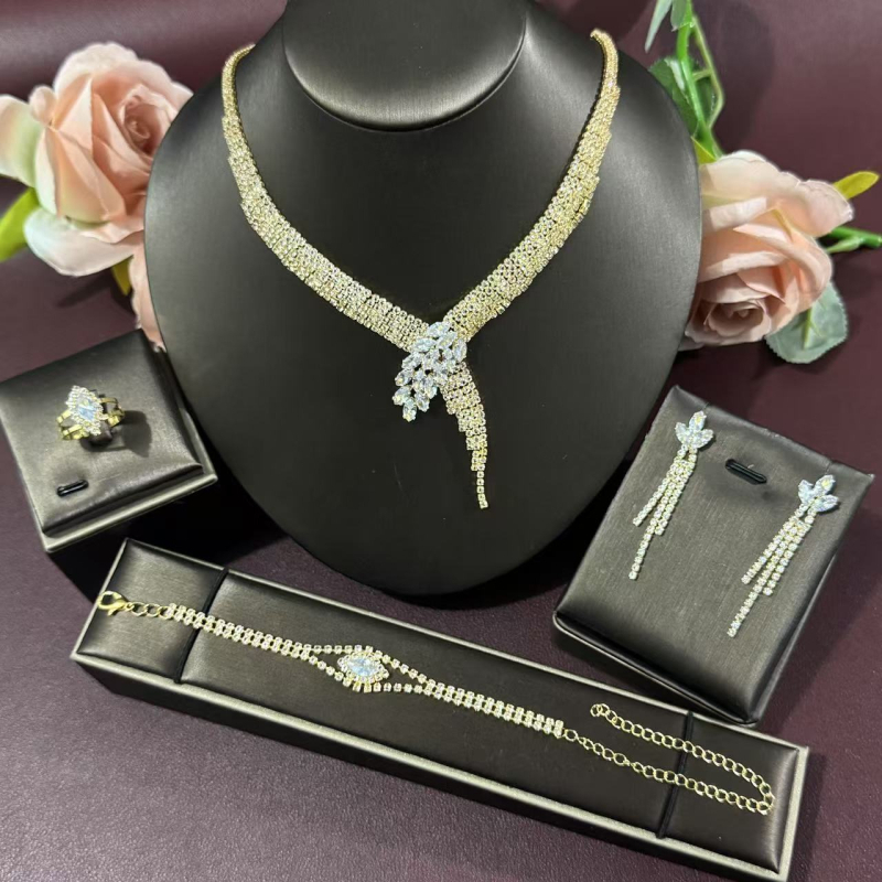 Set nakita za vjenčanje: rhinestones, zircon privjesak, elektroplatiranje, naušnice + ogrlica + narukvica