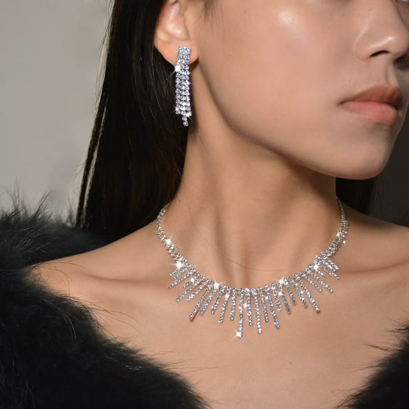 Set Colier și Cercei cu Cristale și Design cu Franjuri (Material: cristale; Tratament: electroplacare; Lanț: lanț normal; Componență: cercei + colier; Sezon: Vară 2024)