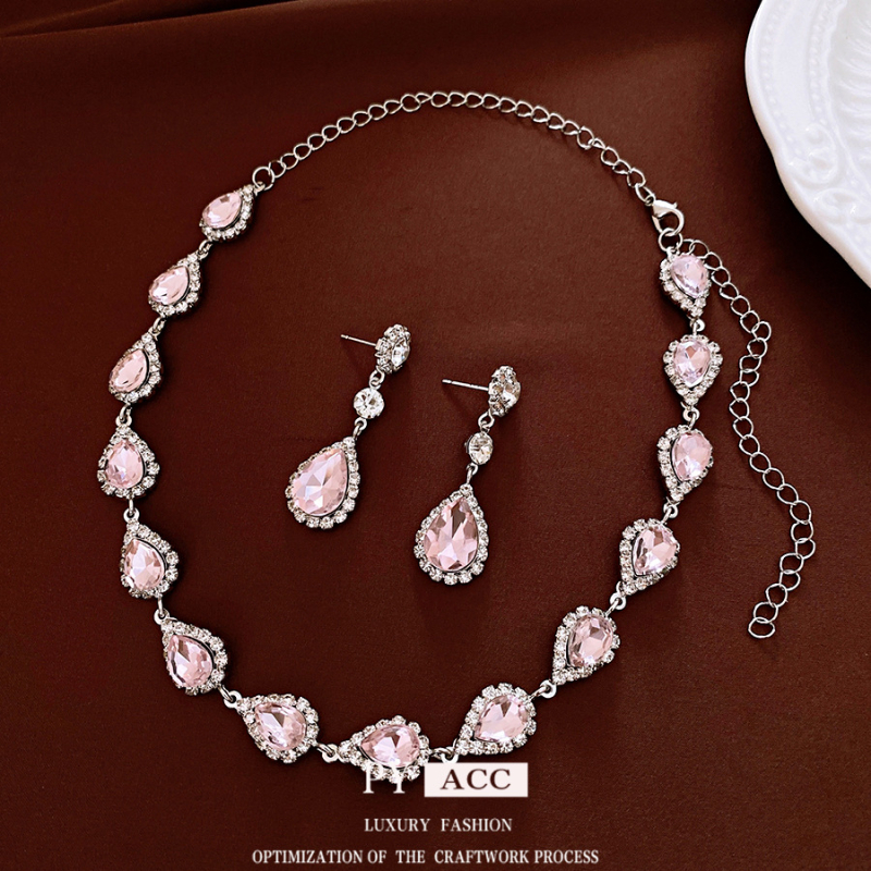 Set colier și cercei încrustate cu diamante, din cupru; lanț claviculă; pandantiv din rhinestone