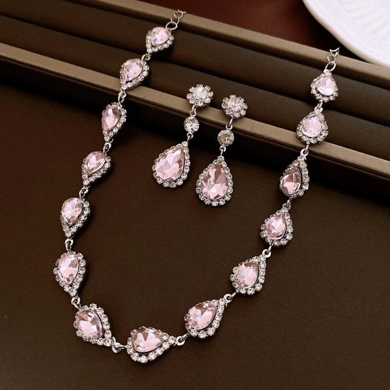 Set colier și cercei încrustate cu diamante, din cupru; lanț claviculă; pandantiv din rhinestone