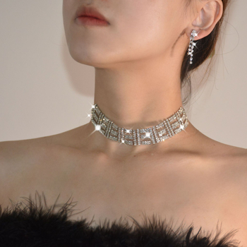Dvoslojni ogrlica-choker sa kristalima, set od dva komada, duljina 21–50 cm, težina 50 g, obična lančana, privjesak od kristala