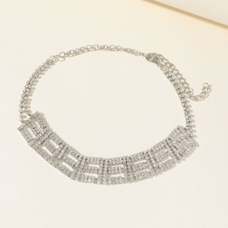 Dvoslojni ogrlica-choker sa kristalima, set od dva komada, duljina 21–50 cm, težina 50 g, obična lančana, privjesak od kristala