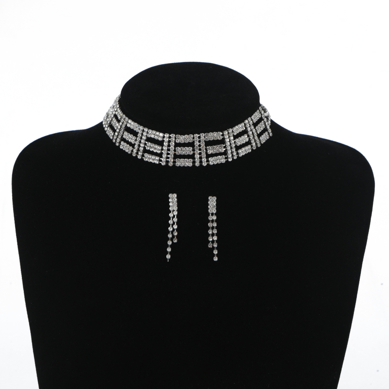Dvoslojni ogrlica-choker sa kristalima, set od dva komada, duljina 21–50 cm, težina 50 g, obična lančana, privjesak od kristala