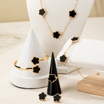 Set de bijuterii: cercei, colier și brățară cu motiv trifoi cu patru foi; material: aliaj de zinc; finisaj: electroplacare; material pandant: aliaj; lanț: lanț obișnuit