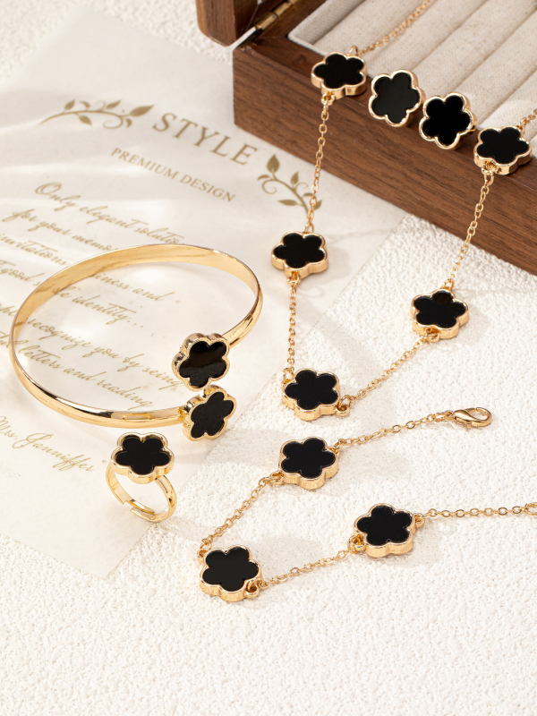Set de bijuterii: cercei, colier și brățară cu motiv trifoi cu patru foi; material: aliaj de zinc; finisaj: electroplacare; material pandant: aliaj; lanț: lanț obișnuit