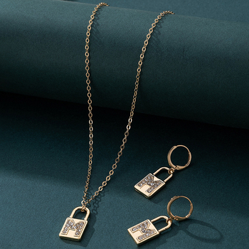 Set de bijuterii: cercei și colier cu pandantiv lacăt în litera engleză, încrustat cu pietre (Material: aliaj; Procesare: placare electrolitică; Lanț: lanț obișnuit; Material pandant: aliaj; Stil: Set, Versatil)