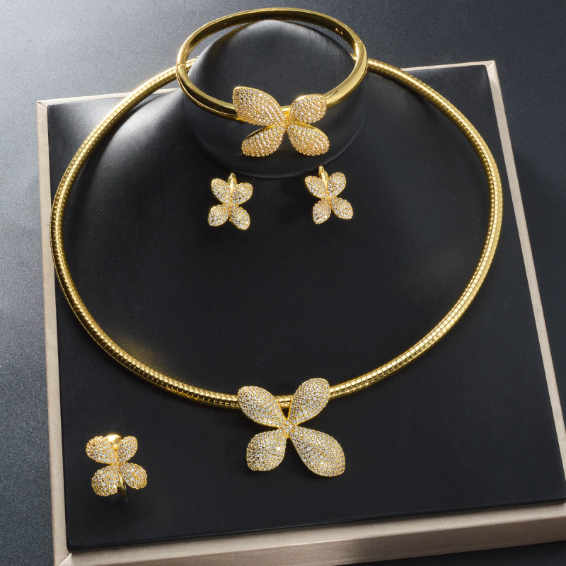 Set de bijuterii pentru femei cu floare din rhinestones — Cupru, placare electrolitică, colier în stil guler, pandantiv din rhinestone, model floral; include cercei și brățară