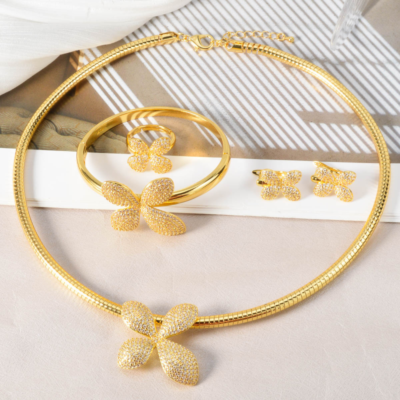 Set de bijuterii pentru femei cu floare din rhinestones — Cupru, placare electrolitică, colier în stil guler, pandantiv din rhinestone, model floral; include cercei și brățară