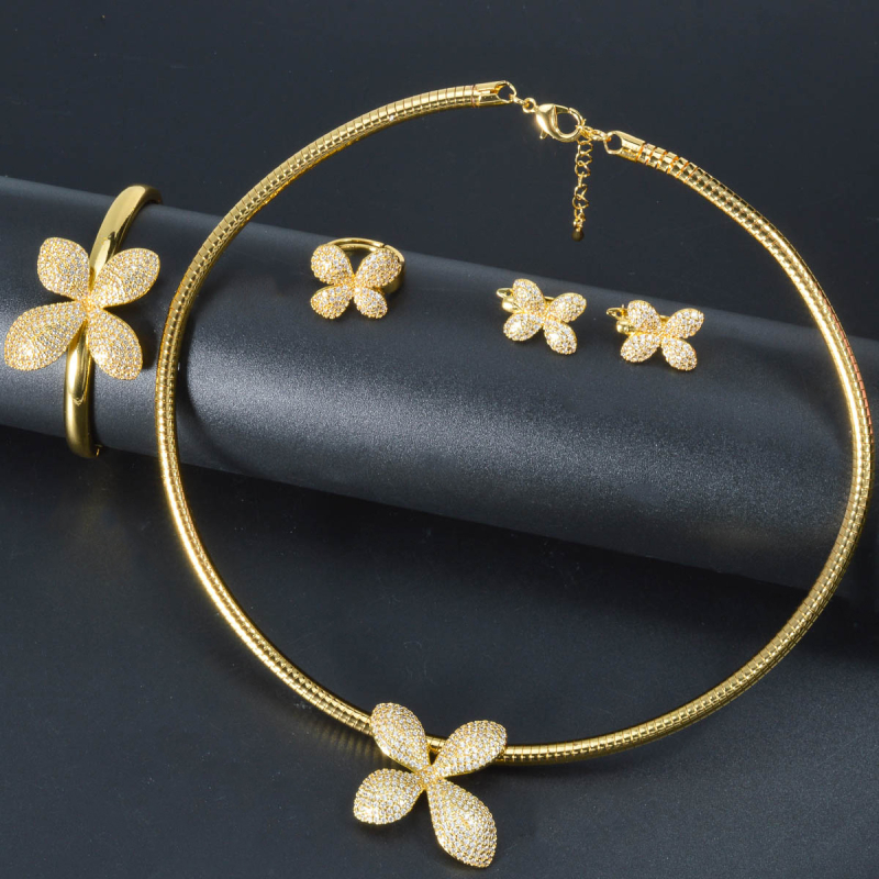 Set de bijuterii pentru femei cu floare din rhinestones — Cupru, placare electrolitică, colier în stil guler, pandantiv din rhinestone, model floral; include cercei și brățară