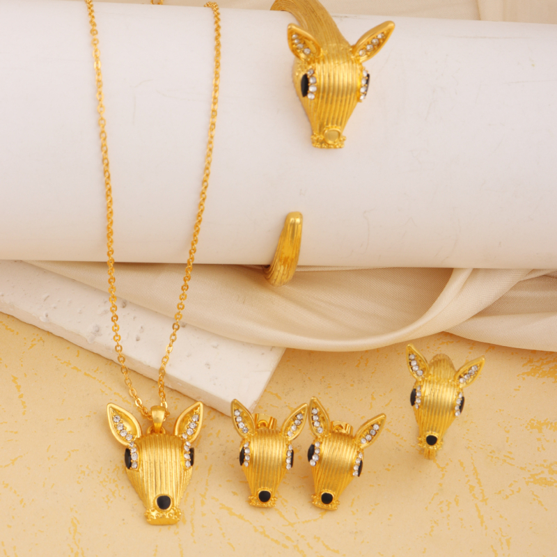 Set de bijuterii din patru piese: colier, cercei, brățară, inel; cap de cerb în stil hip-hop; aliaj; placare electro; lanț în formă de O; unisex