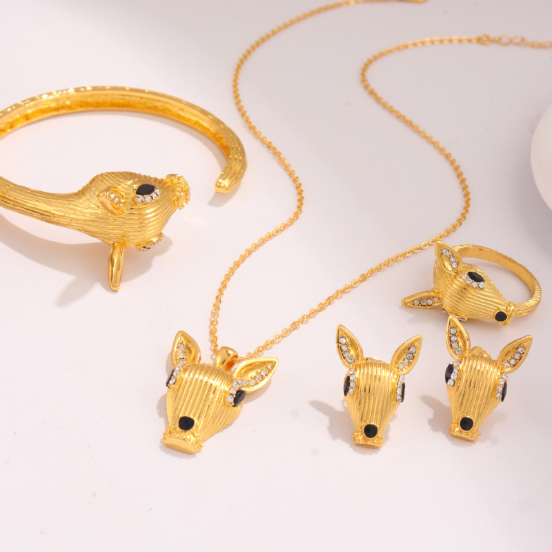 Set de bijuterii din patru piese: colier, cercei, brățară, inel; cap de cerb în stil hip-hop; aliaj; placare electro; lanț în formă de O; unisex