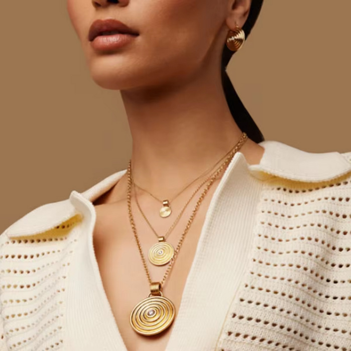 Set de bijuterii: colier, cercei, brățară; oțel inoxidabil; pandant din oțel de titan; lanț standard