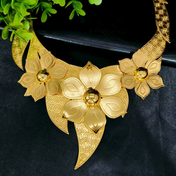 Set de bijuterii din aliaj de cupru, cu lanț extensibil, cercei, colier, inel și brățară cu gravură florală, electroplating