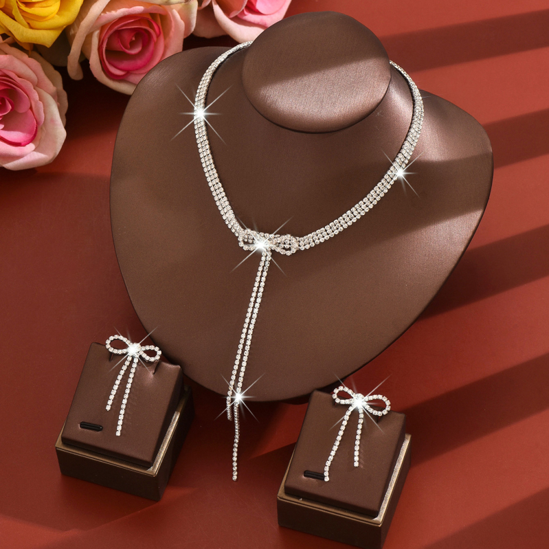 Set de bijuterii din cupru ecologic, cu bow tassel din rhinestone și lanț claw chain – cercei și colier
