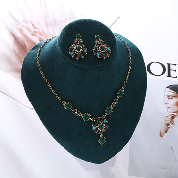 Set ogrlice i naušnica, legura, privjesak s rhinestones, dijamantna obrada, klavikularna lančana, kapljasti-geometrijski dizajn, retro stil, težina 36 g