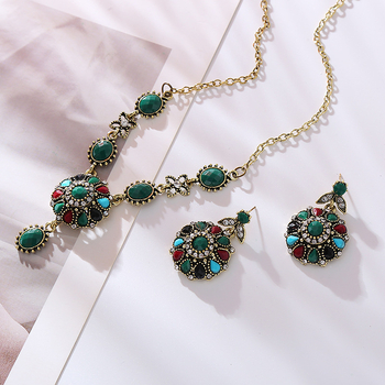 Set ogrlice i naušnica, legura, privjesak s rhinestones, dijamantna obrada, klavikularna lančana, kapljasti-geometrijski dizajn, retro stil, težina 36 g