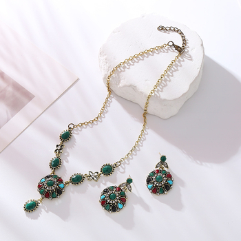 Set ogrlice i naušnica, legura, privjesak s rhinestones, dijamantna obrada, klavikularna lančana, kapljasti-geometrijski dizajn, retro stil, težina 36 g