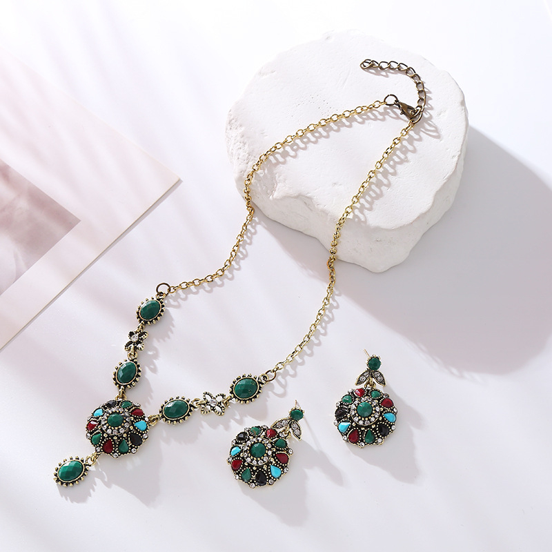 Set ogrlice i naušnica, legura, privjesak s rhinestones, dijamantna obrada, klavikularna lančana, kapljasti-geometrijski dizajn, retro stil, težina 36 g