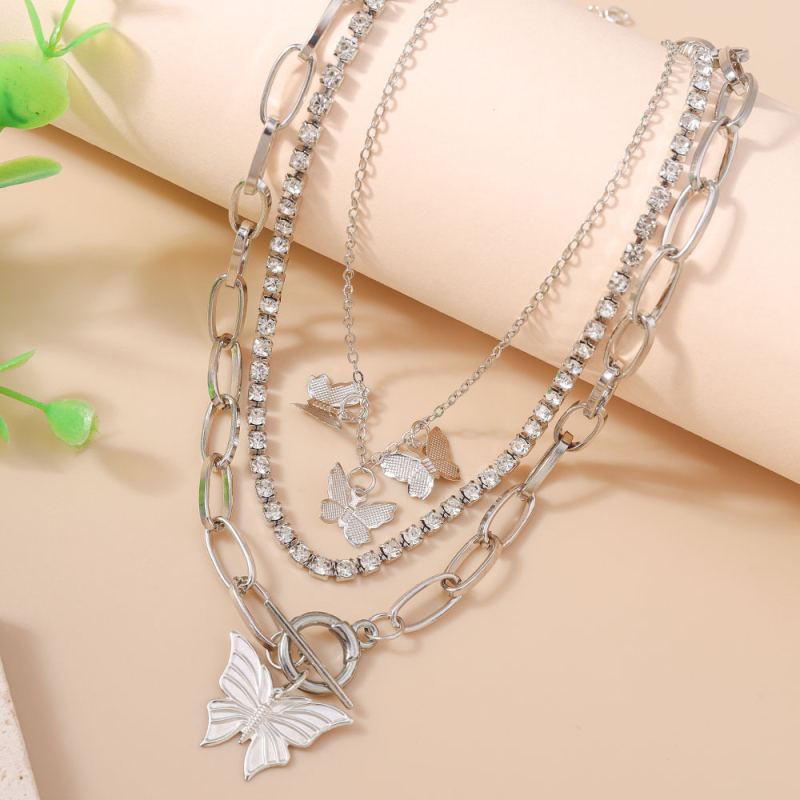Set ogrlice s rhinestones i leptirovim motivom, debelim lancem; materijal: cinkova zlitina; završna obrada: elektropliranje; tip: ogrlica