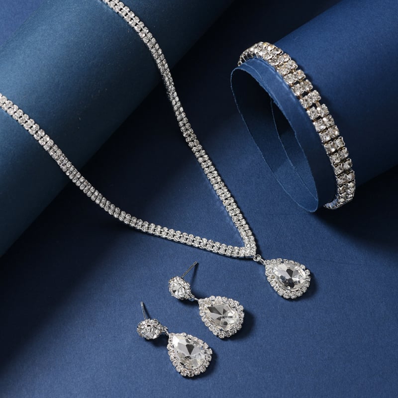 Set nakita za vjenčanje: naušnice, ogrlica i narukvica; Materijal: sintetički kristal; Lanac: zmijski lanac; Privjesak: Rhinestone; Uzorak: srce/kapljica/zvono