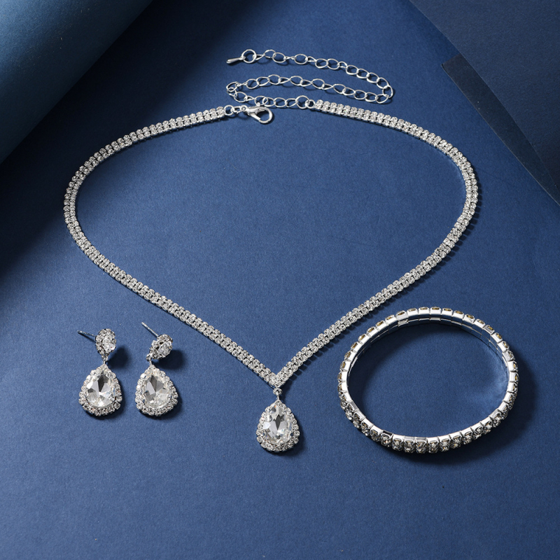 Set nakita za vjenčanje: naušnice, ogrlica i narukvica; Materijal: sintetički kristal; Lanac: zmijski lanac; Privjesak: Rhinestone; Uzorak: srce/kapljica/zvono