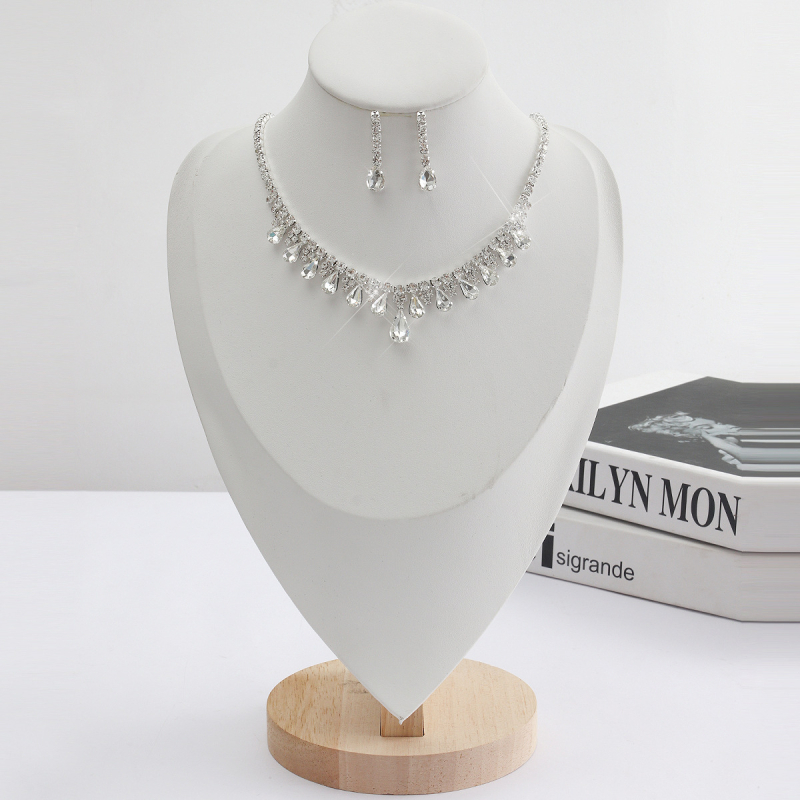 Set nakita za vjenčanje: naušnice i ogrlica s rhinestone; materijal: umjetni kristal; lanac: običan lanac; obrada: elektroplating