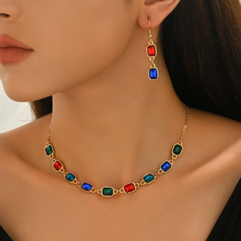 Set: Colier, cercei și brățară; aliaj; lanț de claviculă; pandantiv dreptunghiular glazurat; stil etnic