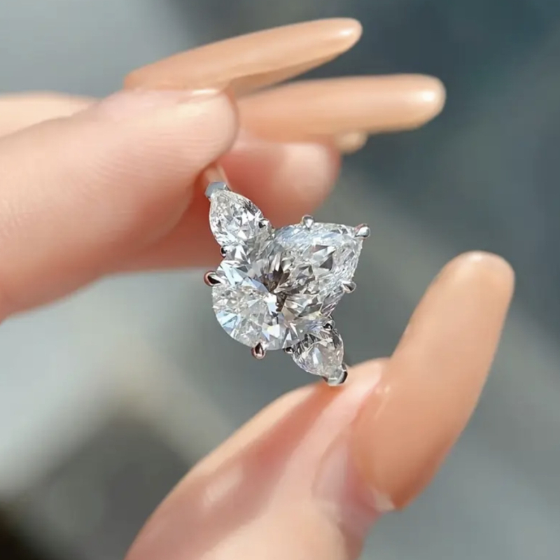 Inel din cupru, formă de picătură, cu diamante montate, stil feminin