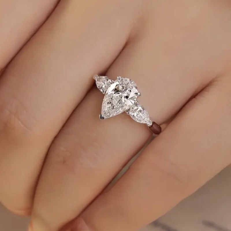 Inel din cupru, formă de picătură, cu diamante montate, stil feminin