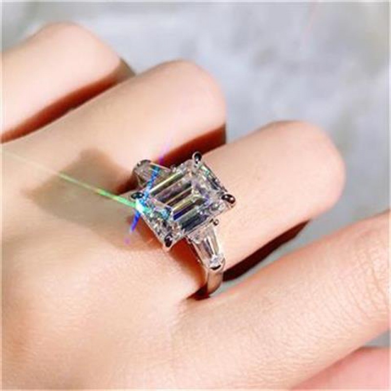 Prsten od 18K zlata s Moissanit dijamantom u obliku smaragda, 5/10 karata, egzotična geometrija, unisex