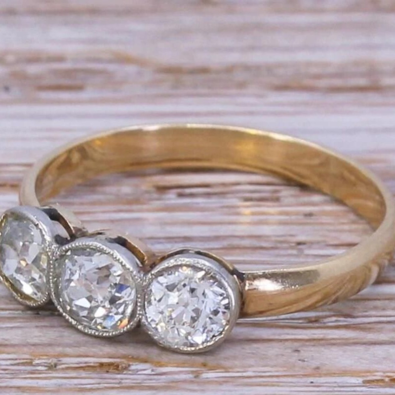 Prsten od cinkovog legura, geometrijski oblik, Moissanit mikropavé, unisex nakit
