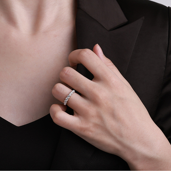 Prsteň zo striebra 925, sedem Moissanitových kameňov v tvare Princess, stackable, polovičný prsteň