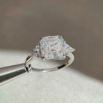 Prsten s geometrijskim dizajnom i Moissanitom u 925 srebru – YUDIYIR JEWELRY