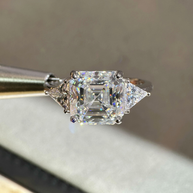 Prsten s geometrijskim dizajnom i Moissanitom u 925 srebru – YUDIYIR JEWELRY