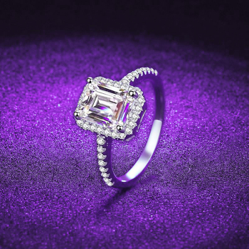 Inel din argint 925 cu moissanit, piatră tăiată Emerald, montură completă, finisaj electroplacat